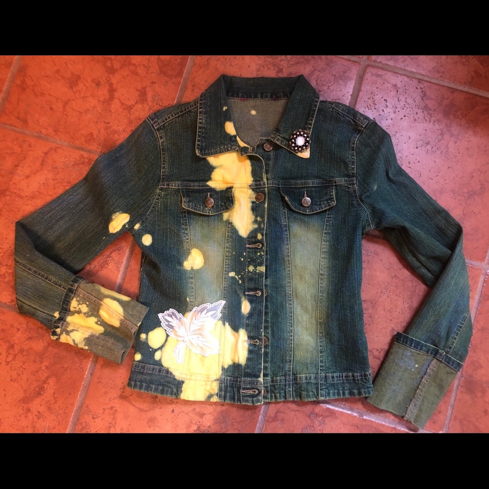 Denim appliqué jacket with yellow bleach designs